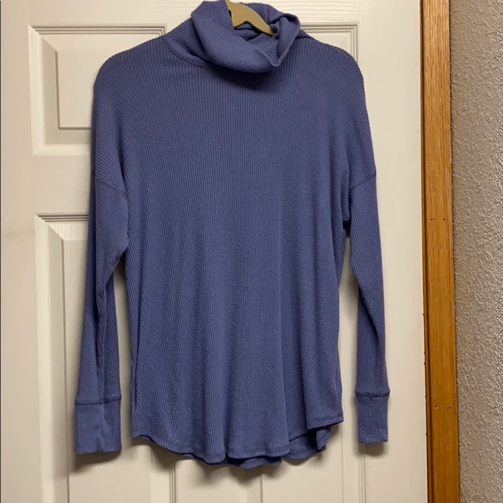 American Eagle turtleneck